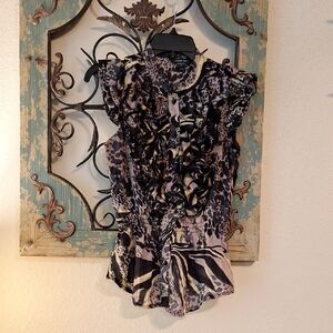 Paper Tee Ruffled Fitted Blouse in Purple/Black. Size Medium